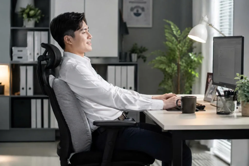 Tại sao 3h chiều vai bạn luôn cứng?